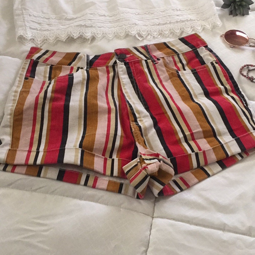 Shorts - Picture 2 of 4